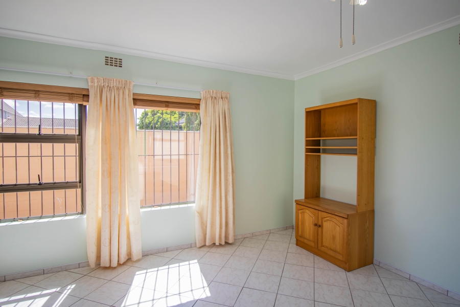 6 Bedroom Property for Sale in Myburgh Park Western Cape